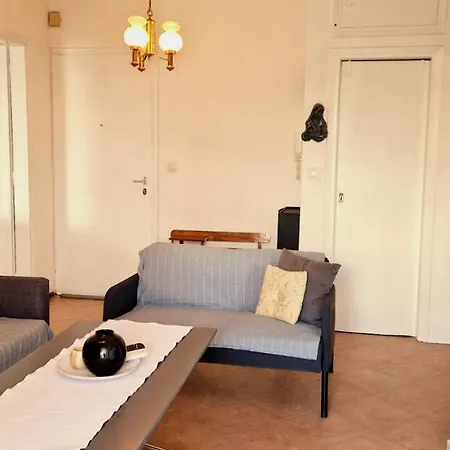 Vladan's شقة Peraía